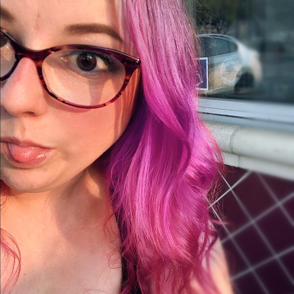 Meet your Posher, Steffi - Picture 2 of 2